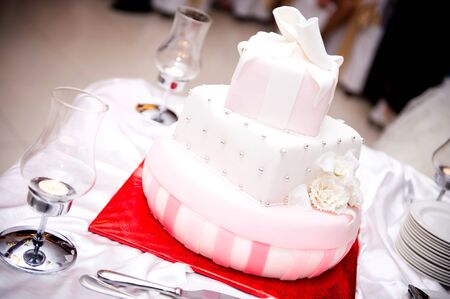 pink and white wedding cakeの写真素材