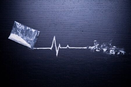 the cocaine lane from the sachet depicts a heartbeat line and dissolves at the end. Bad total drug useの写真素材