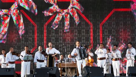 CHISINAU, MOLDOVA- SEPTEMBER 7, 2017: Ð¡oncert of Moldavian folk music, artists in national costumes. National holidayのeditorial素材
