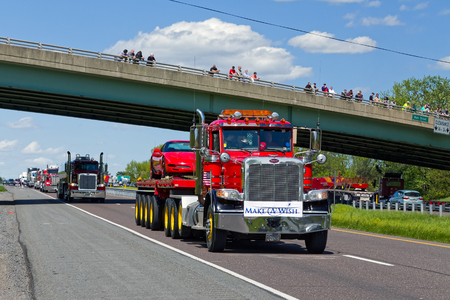 LANCASTER, PENNSYLVANIA - MAY 8, 2016: Make-A-Wish Foundation sets a new Guinness World Record for the largest truck convoy with 590 trucks. On the Mother's Day annual fundraiser truckers grant a Lancaster County wish ride to children with life-threateninのeditorial素材