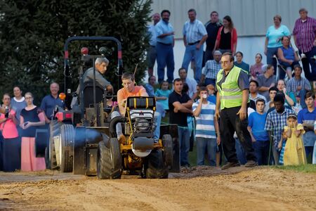 MYERSTOWN, PENNSYLVANIA - SEPTEMBER 14, 2018: A young man drives a modified lawn tractor at Myerstown East End Days. The tractor pull is an annual community event.のeditorial素材