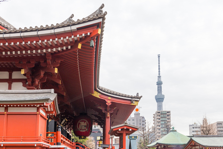 TOKYO, JAPAN - FEBRUARY 18: Tokyo skytree and Hozomon, Treasure house gate of Sensoji temple February 18, 2017 in Tokyo, Japanのeditorial素材