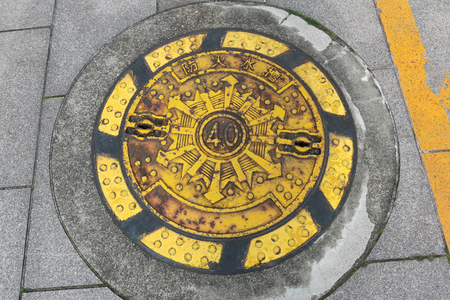 TOKYO, JAPAN - FEBRUARY 20: Yokohama manhole the Japanese characters mean Yokohama February 19, 2017 in Tokyo, Japanのeditorial素材