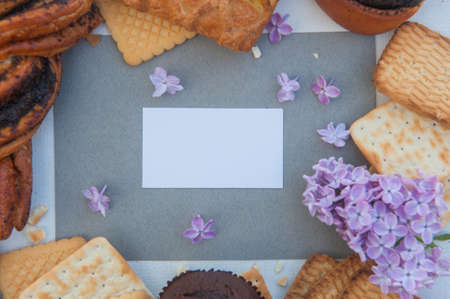 Pastries frame mockup with gray empty list template and lilacの写真素材