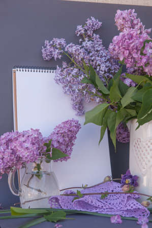 Empty space white list or card template with lilac flowers bouquetの写真素材
