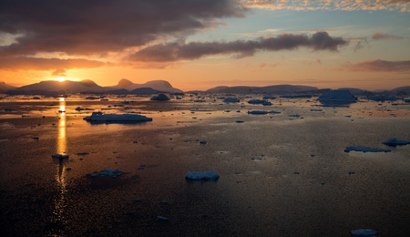 Antarctic Sunset near Antarctic Circleの写真素材