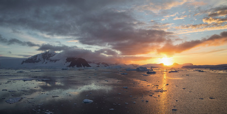 Antarctic Sunset near Antarctic Circleの写真素材