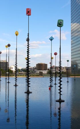 Fountain with sculptures Le Bassin de Takis in La Defense, Parisの写真素材
