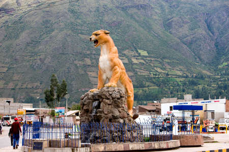 Cougar Statue in Urubamba Village in Peruのeditorial素材