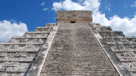 Mayan pyramid in Chichen itza, Mexicoのeditorial素材