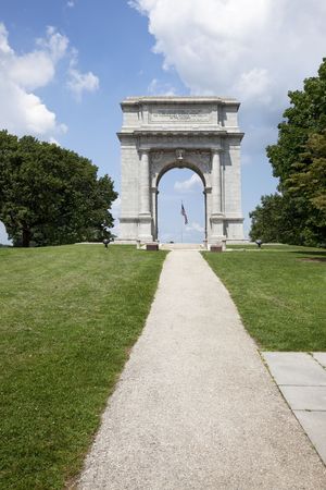 Wide angle view of the National Memorial Arch, Valley Forge National Historical Park, Pennsylvania. Site of the 1777-78 winter encampment of the Continental Army under General George Washington.の写真素材