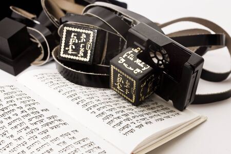 tefillin with siddur
の写真素材