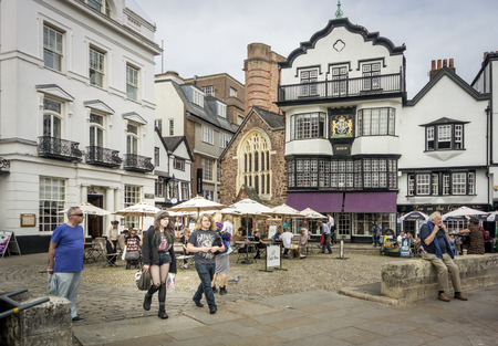 People eating alfresco at The Green, Exeterのeditorial素材
