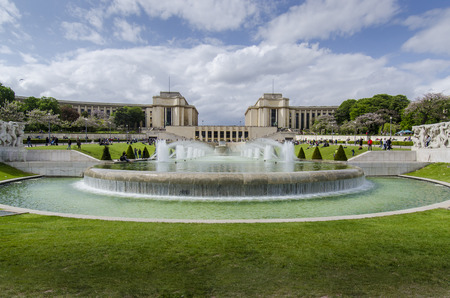 Palais de Chaillot (Trocadero) and water fountains, Parisのeditorial素材