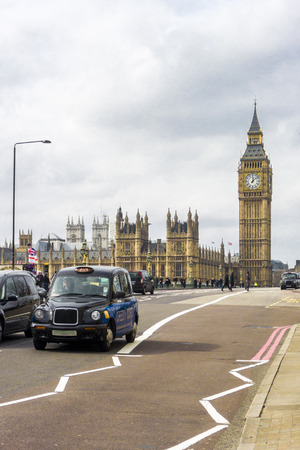 Black cab in London with Big Ben and the houses of parliament in the backgroundのeditorial素材