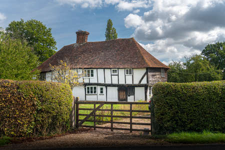 An ancient timber framed cottage in the Kent countryside, UKのeditorial素材
