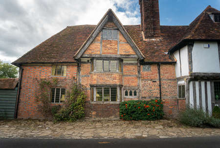 An ancient cottage in the village of Smarden, Kent, UKのeditorial素材