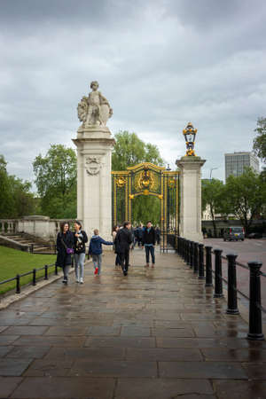 Ceremonial gate presented by Australia to the United Kingdom as a tribute to Queen Victoria, in the city of London, UKのeditorial素材