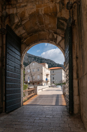 Arched gateway entrance to the Old City of Dubrovnik, Croatiaのeditorial素材