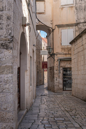 Narrow street in the Old City of Trogir, Croatiaのeditorial素材
