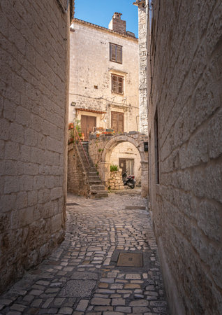 Narrow street in the Old City of Trogir, Croatiaのeditorial素材