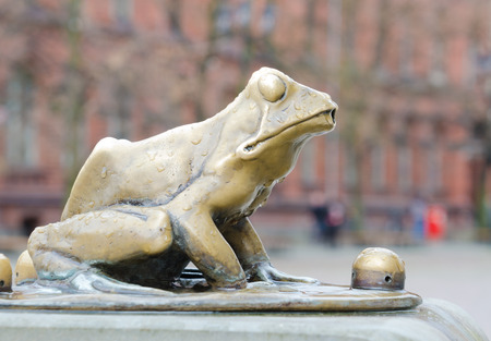 TORUN, POLAND. 6th APRIL 2017. The Raftsman Statue - with its eight little brass frogs - is one of the many sights that draw tourists to this lovely mediaeval city.のeditorial素材