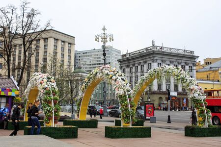 MOSCOW, RUSSIA - APRIL 28, 2016: Moscow street festival, preparations and decoration for Orthodox Easter holidayのeditorial素材