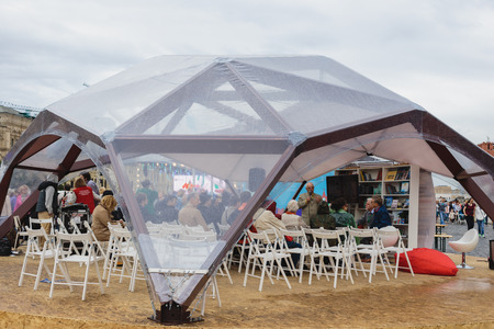MOSCOW, RUSSIA - JUNE 05, 2016: Open Book Fair on the Red Square in Moscow - big festival of russian booksのeditorial素材
