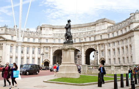 Admiralty arch, London, UK, 24th April 2013. public pass through the famous landmark on the warmest day of the year so far. Temperatures reached 21 degrees in the capital cityのeditorial素材