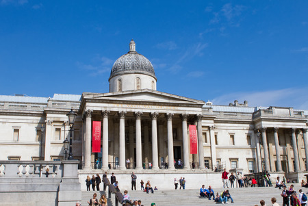 LONDON -APRIL 24:People visit the National Gallery April 24th 2013. Gallery houses a rich collection of over 2,300 paintings dating from the mid-13th century to 190 in its home on Trafalgar Squareのeditorial素材