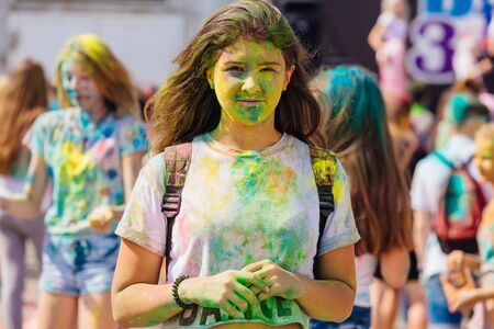 NOVOKUZNETSK, KEMEROVO REGION, RUSSIA-AUGUST 04, 2018 :: Teenager girl with holi powder on the festival of colors Holi in Russia, Novokuznetsk 04 August, 2018.のeditorial素材