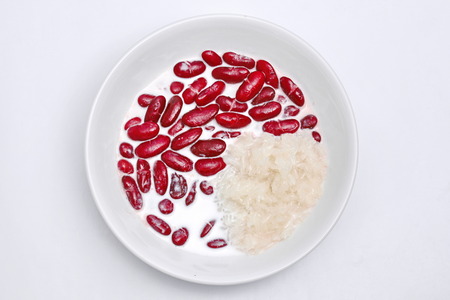 Red bean with Thai sticky rice in coconut cream on white background.の写真素材