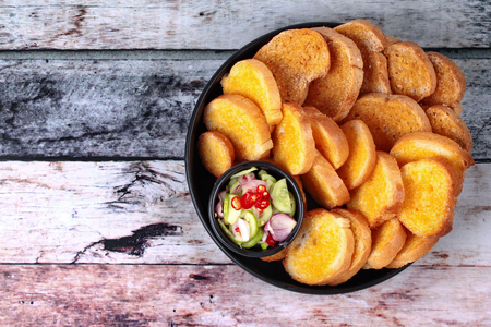Thai style bread , Crispy butter toast served ,crispy margarine toast ,with spicy sour sauce.の写真素材