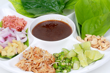 Thailand Vietnamese dessert ,Leaf wrapped bite size appetizer, grated coconut, ginger, shallots,peanuts, dried shrimps, lime, chillies and edible tree leaves, Call Miang Kum in  Thaiの写真素材