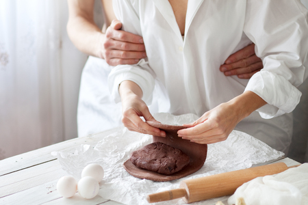 Couple cooking together in the morningの写真素材