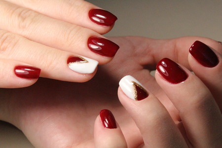 Manicure design nails red and white geometry