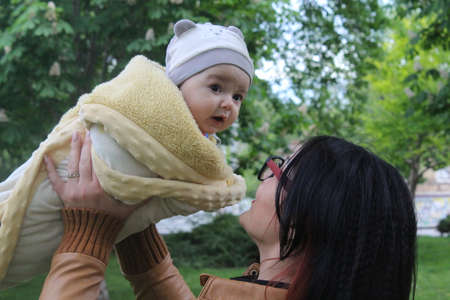 Mom and newborn babyの写真素材