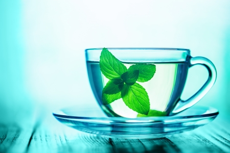 mint tea with fresh mint leavesの写真素材