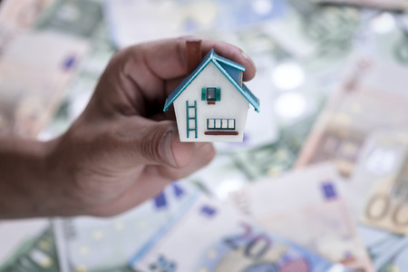 small house in man handの写真素材