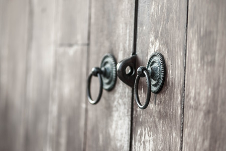 old rusty doorknob and wood door. Background for designの写真素材