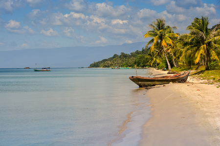 old wooden ship on the beachの写真素材