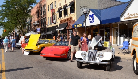 ANN ARBOR, MI - JULY 13: 1955 MG, 1994 Corvette, and 1970 Ferrari at the Rolling Sculpture car show July 13, 2012 in Ann Arbor, MI.のeditorial素材