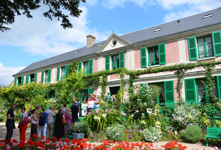 GIVERNY, FRANCE - AUG 5:  Tourists wait to enter the home of Claude Monet from his garden in Giverny, France, is shown here on August 5, 2016.のeditorial素材