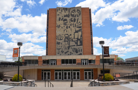 BOWLING GREEN, OH - JUNE 25: The Jerome University Library at Bowling Green State University in Bowling Green, Ohio, is shown on June 25, 2017. It celebrated its 50th anniversary in May.のeditorial素材