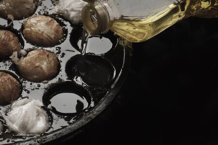 How to make Kanom ba bin: name of Thai sweetmeat made of coconut, tapioca flour, egg and sugar in market, Thailandの写真素材