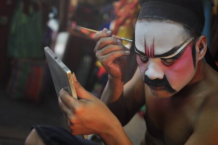 BANGKOK THAILAND - October 2011: Actor and actress makeup for Chinese opera. Chinese opera is an ancient drama in musical wayのeditorial素材