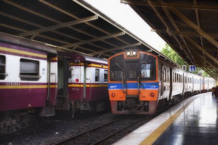 BANGKOK THAILAND - JULY 9, 2017: Train arrives at Bangkok Railway Station (Hua Lamphong) in Thailandのeditorial素材