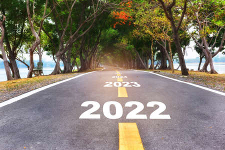 New year 2022 to 2025 on road surface with yellow arrow. Business start to challenge concept and keep moving ideaの写真素材