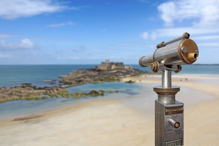 A coin telescope directing to the sea, in St Malo, Franceの写真素材