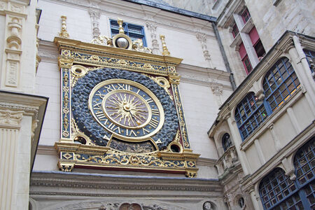 Old gold clock, Ruan, Gros horloge, Rouen Franceのeditorial素材